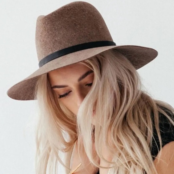 Janessa Leone Wegner Hat- Size Medium - Picture 1 of 5